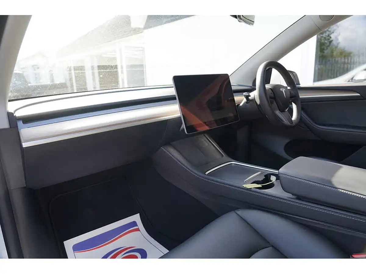 2022-tesla-model-y-e-long-range-big-18