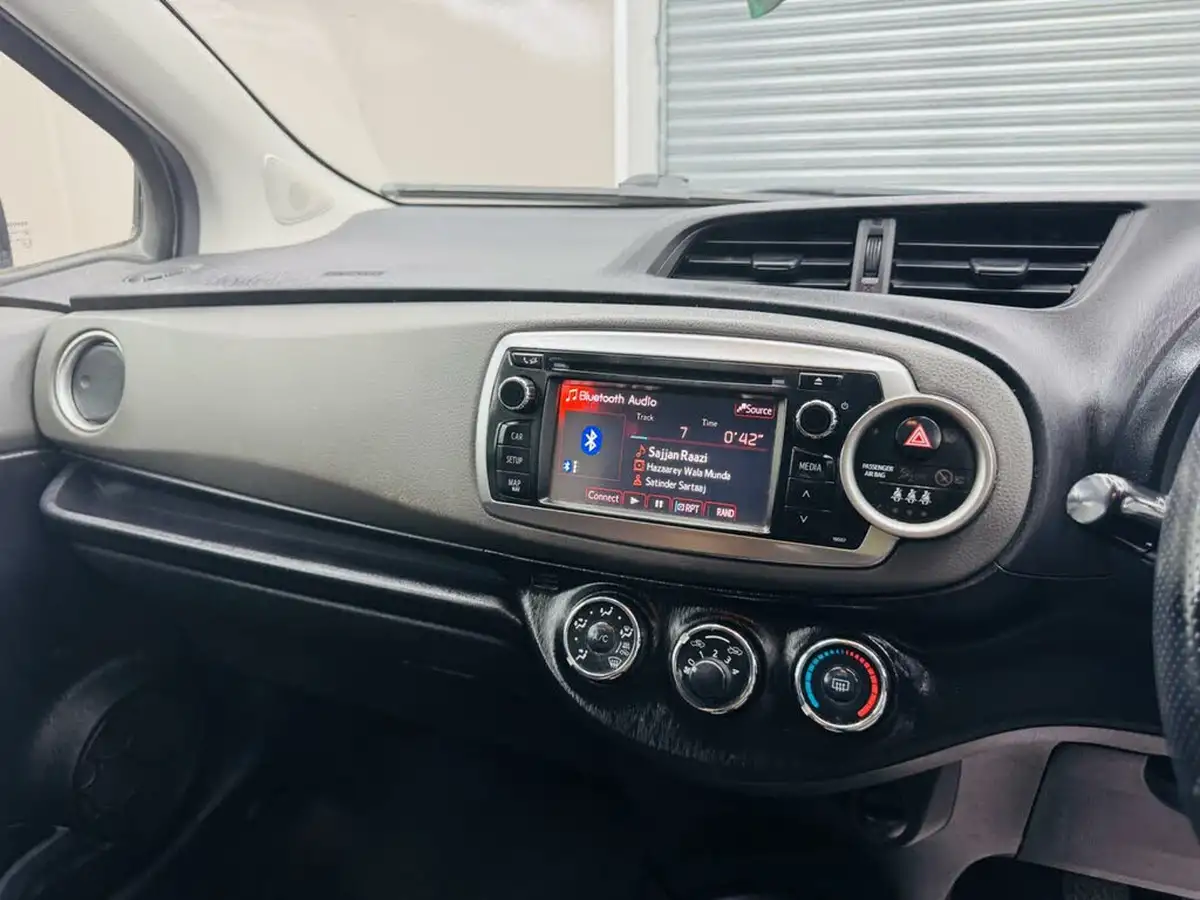 2013-toyota-yaris-133-sr-vvt-i-5d-big-20