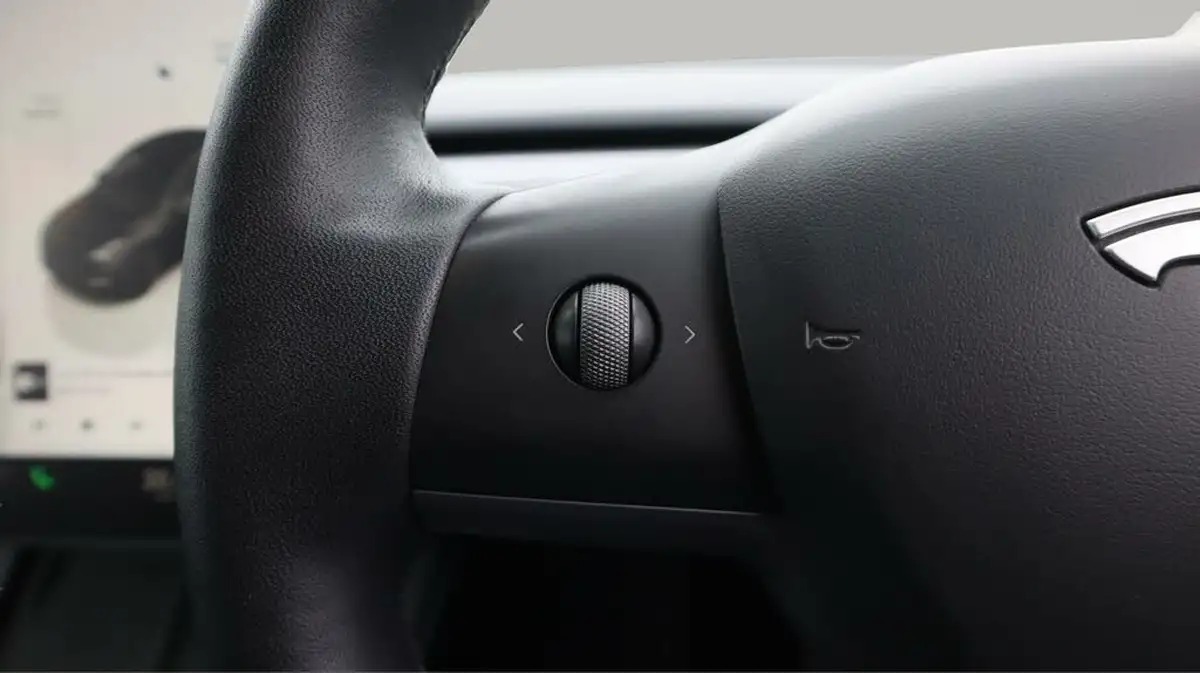2022-tesla-model-y-e-long-range-big-22