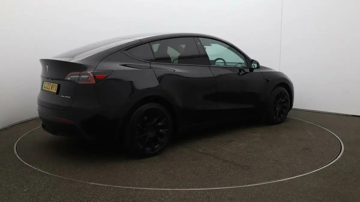 2022-tesla-model-y-e-long-range-big-43