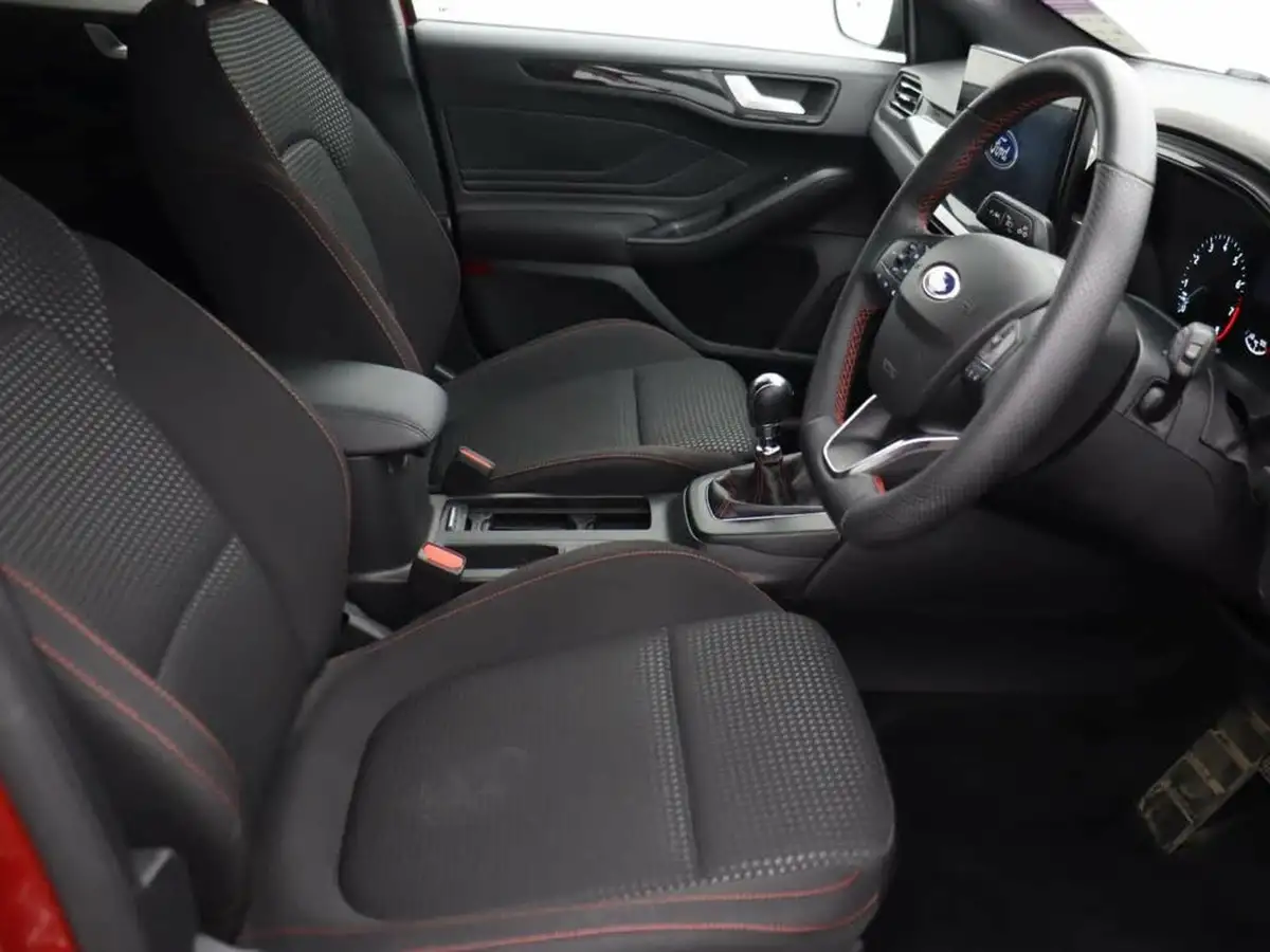 2023-ford-focus-big-12