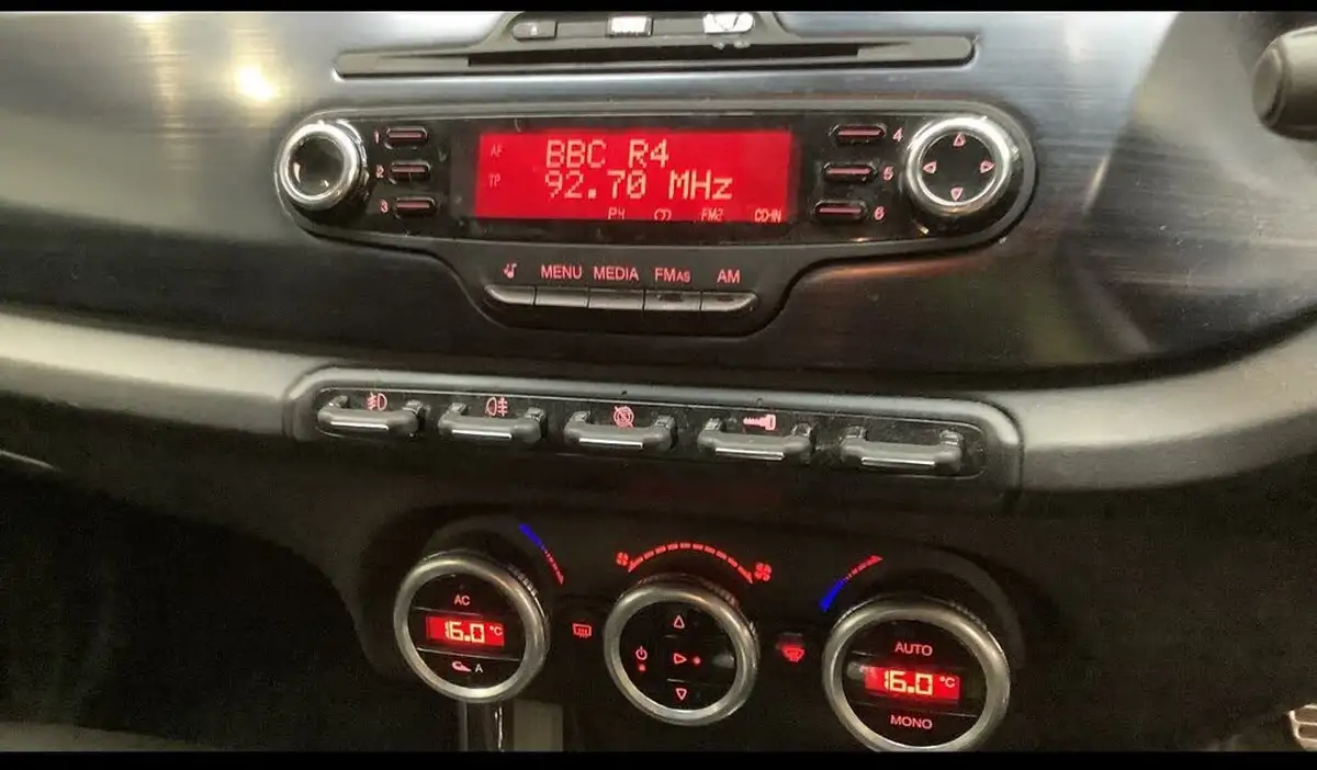 2011-alfa-romeo-giulietta-14-veloce-multiair-170bhp-big-7