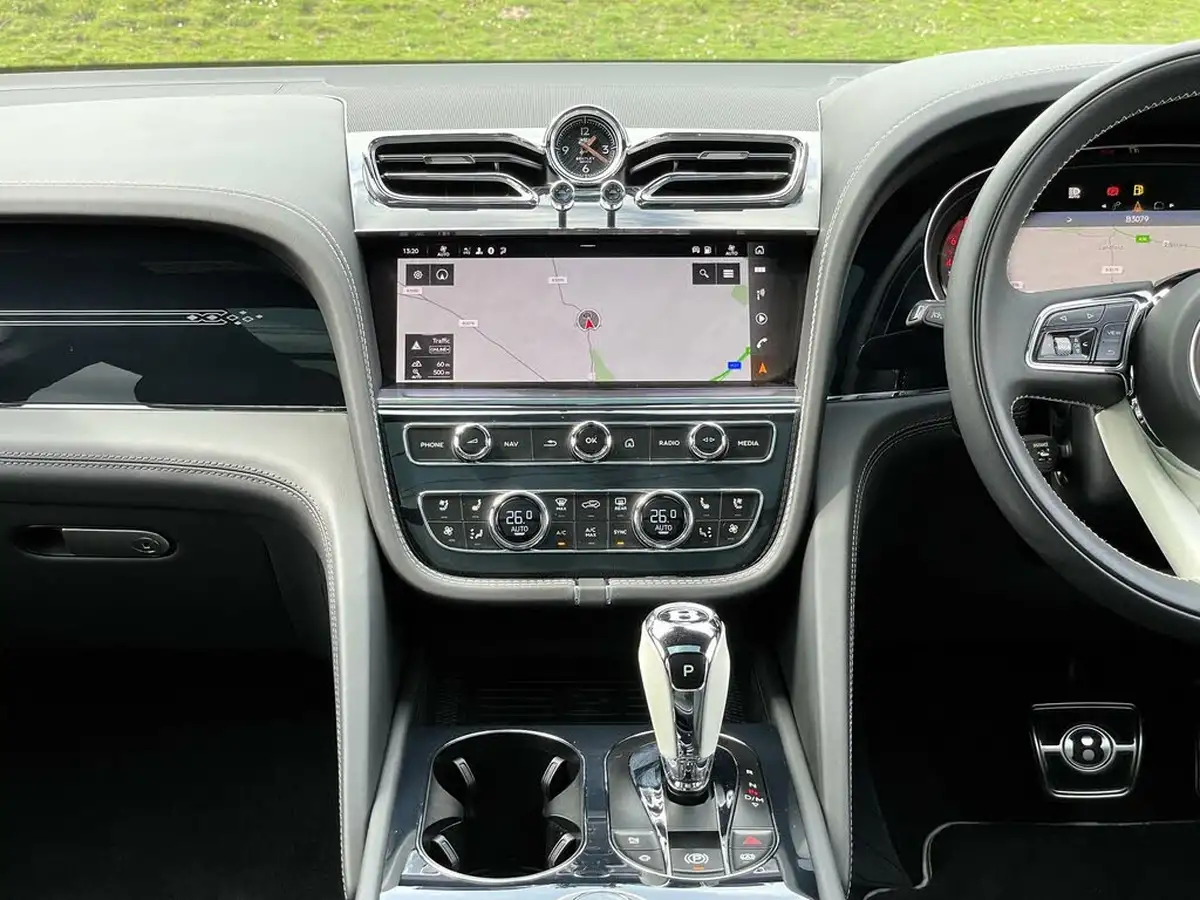 2024-bentley-bentayga-big-38