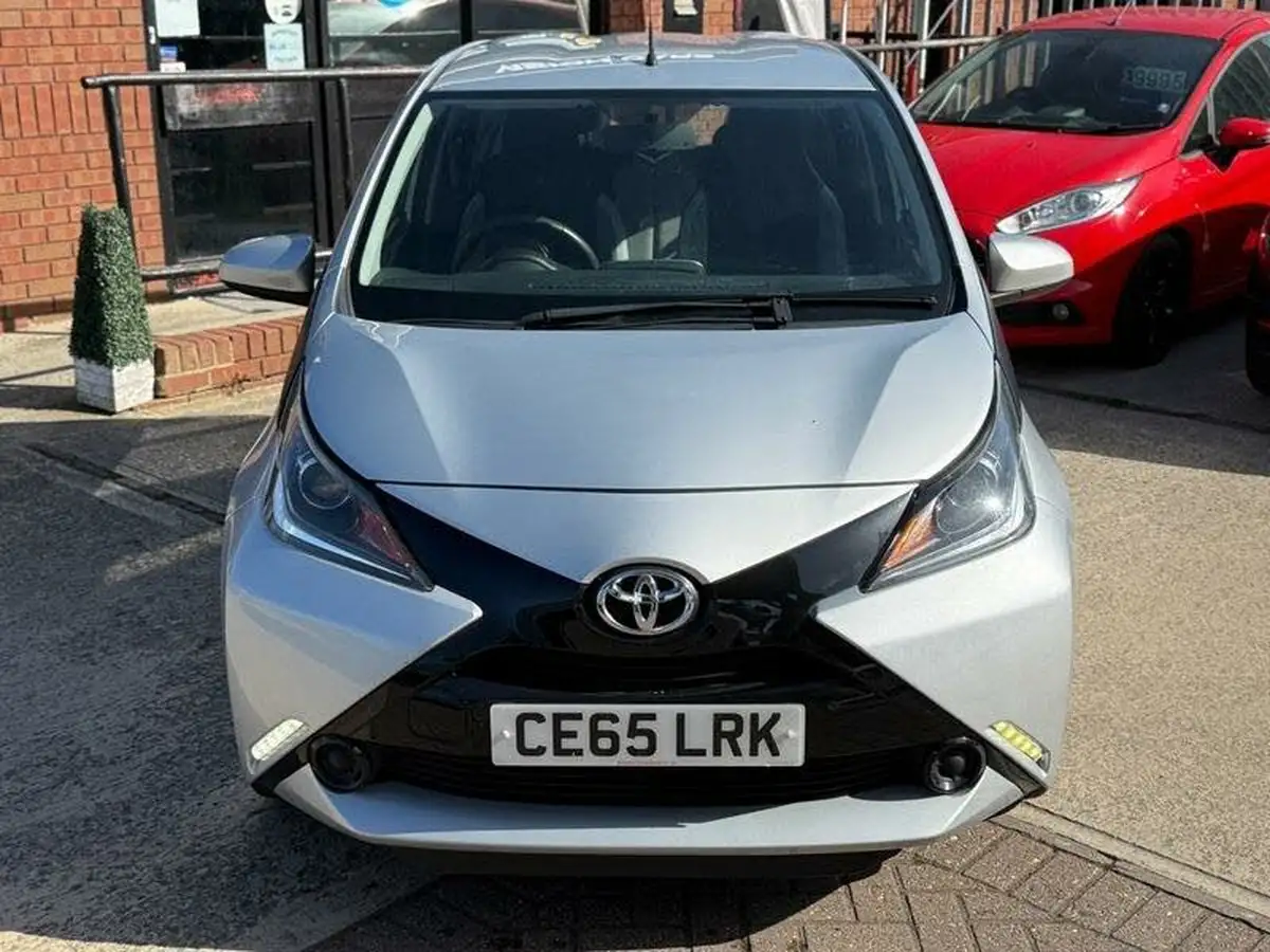 2015-toyota-aygo-10-vvt-i-x-play-5d-big-3