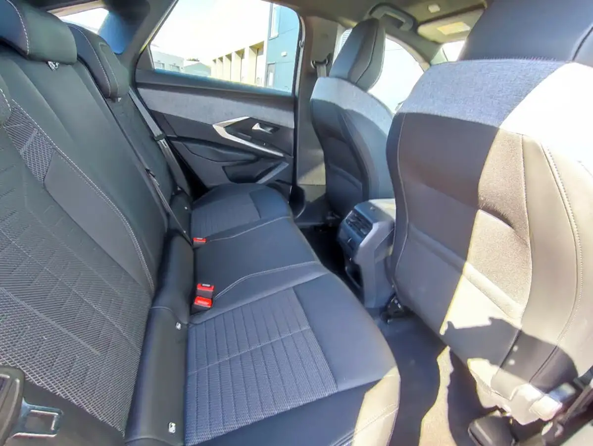 2024-peugeot-3008-suv-12-puretech-allure-136ps-hybrid-e-dsc6-big-15