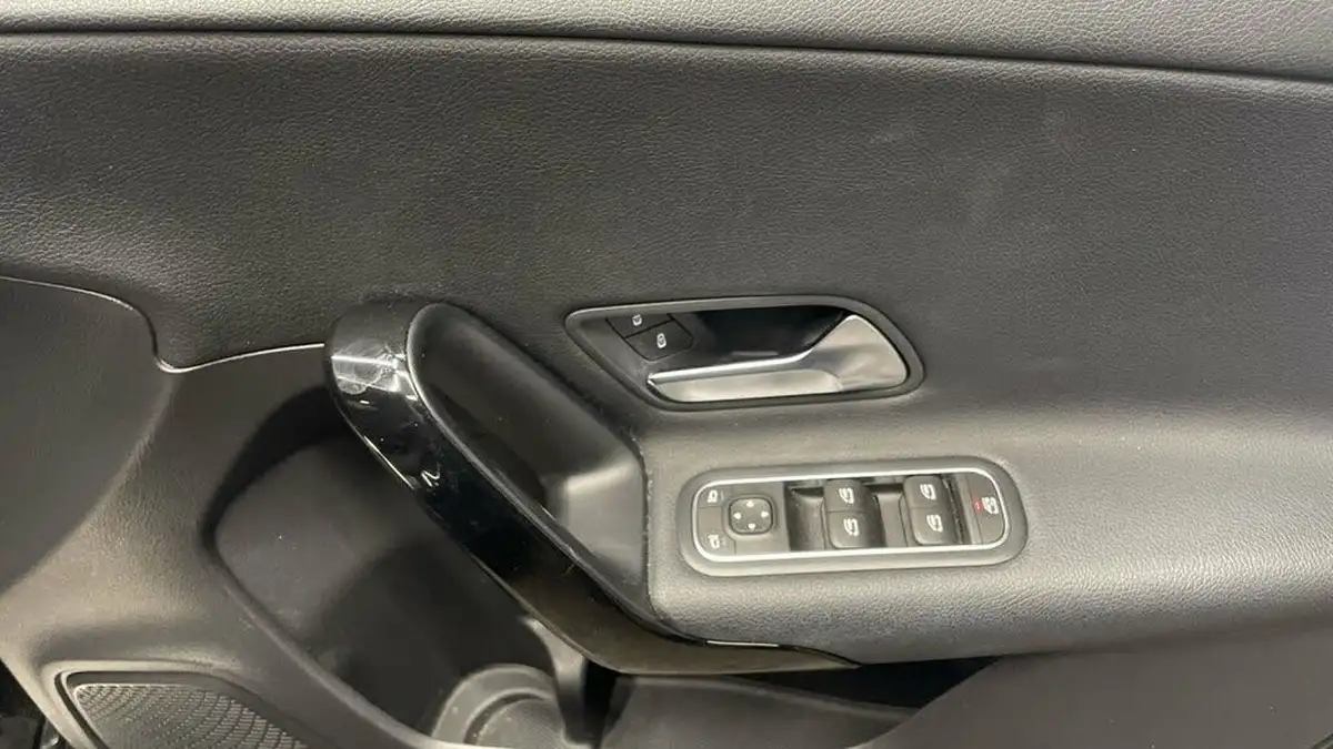 2019-mercedes-benz-a-class-13-a180-se-big-23