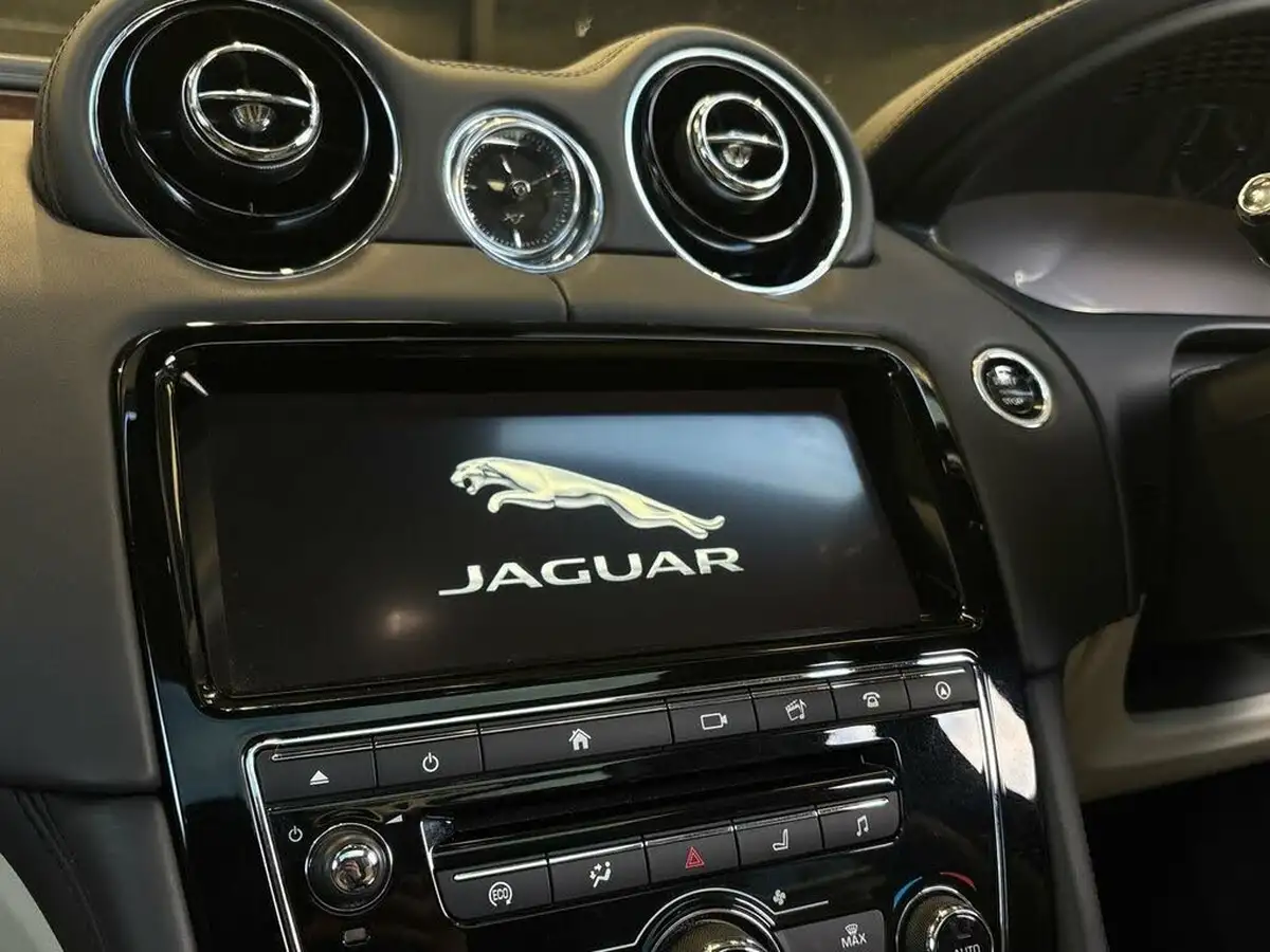 2019-jaguar-xj-series-30td-xj-portfolio-lwb-big-13