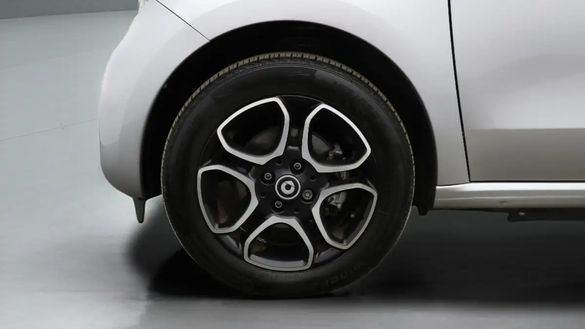 2019-smart-forfour-eq-prime-premium-big-17
