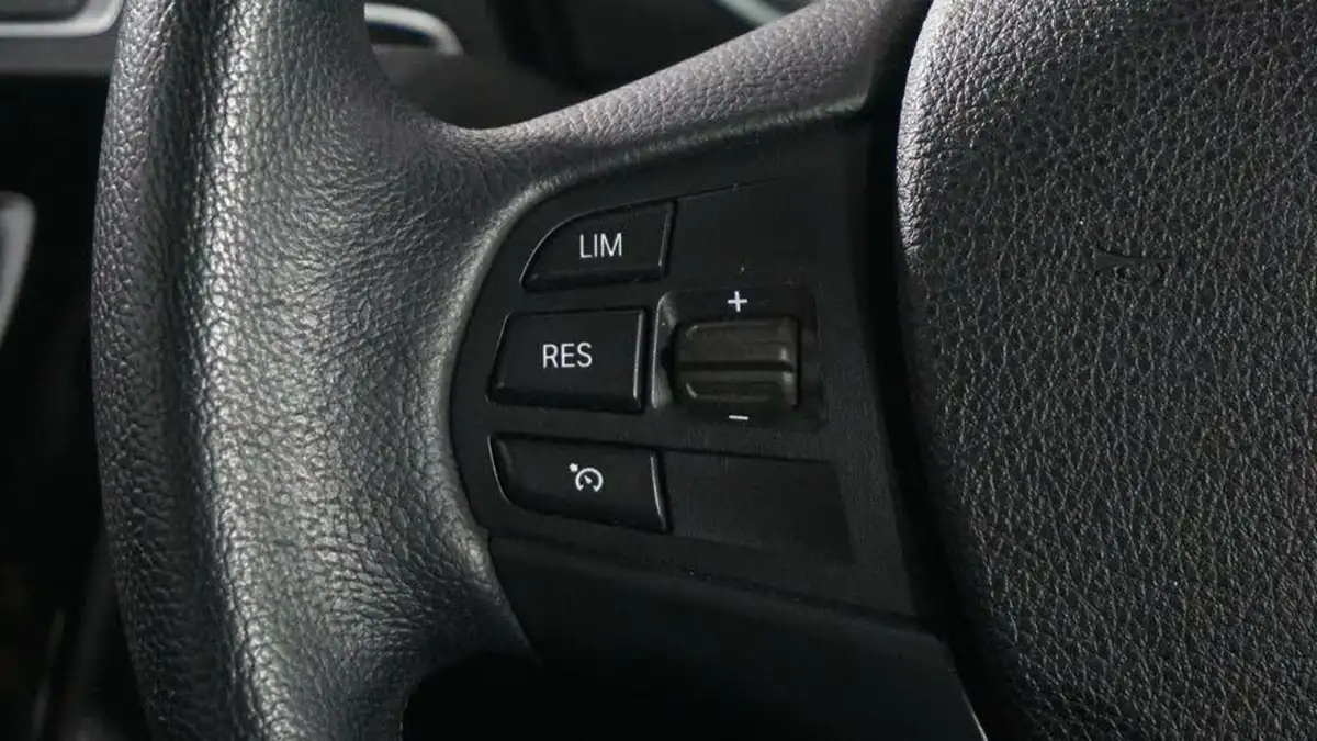 2016-bmw-1-series-15td-116d-se-3d-big-17