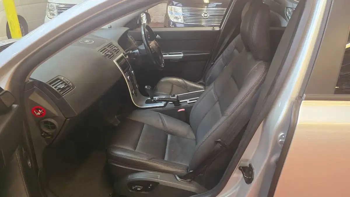 2012-volvo-v50-big-17