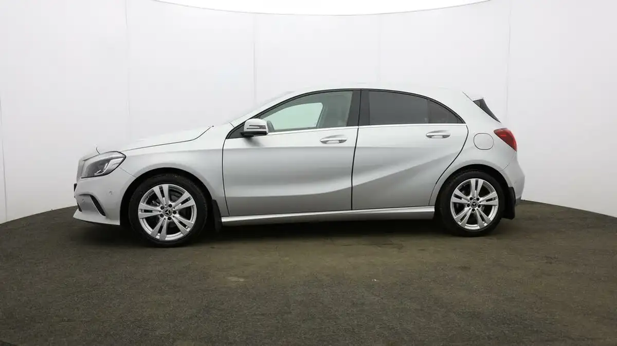 2017-mercedes-benz-a-class-15d-a180d-sport-premiumss-7g-dct-big-60