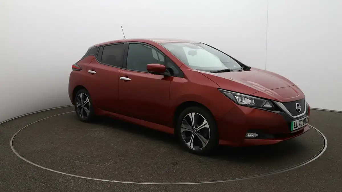 2020-nissan-leaf-e-tekna-big-43