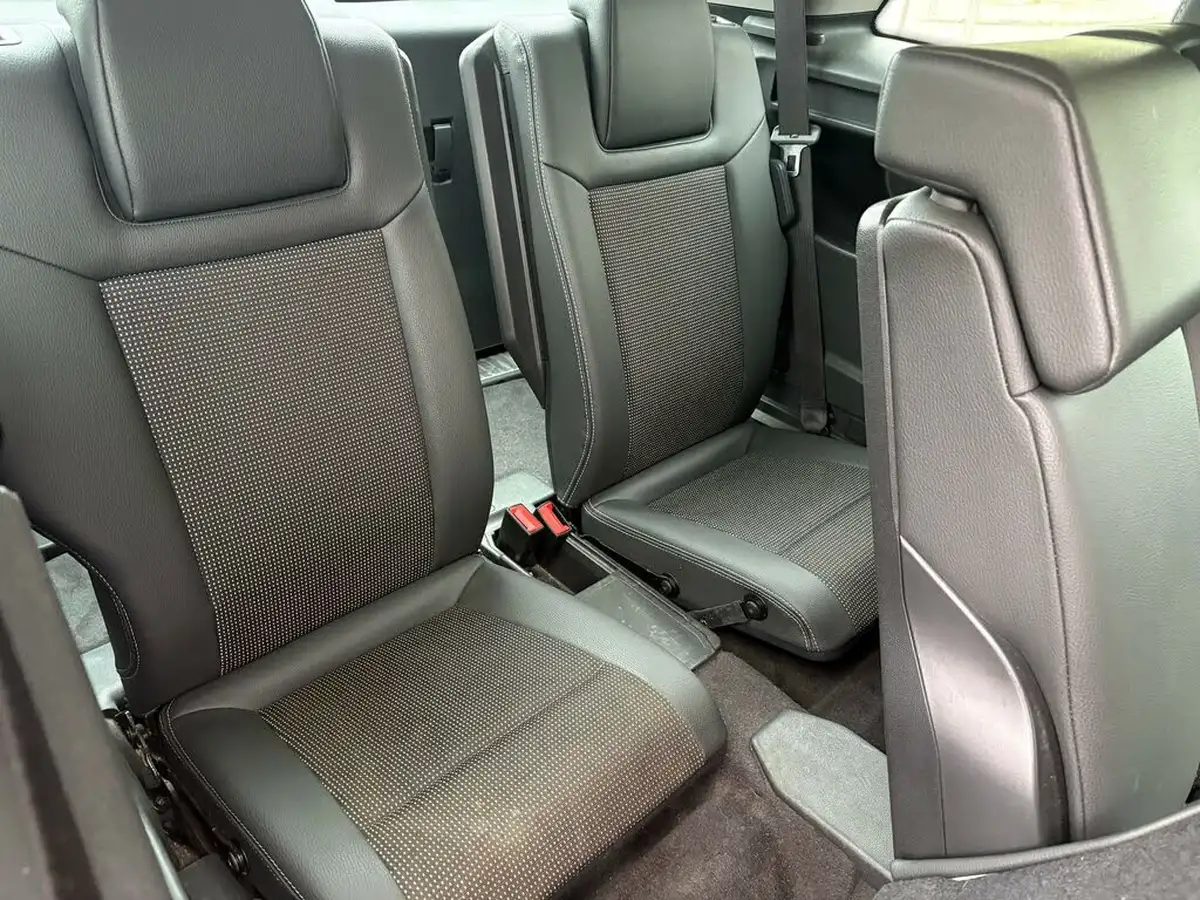 2011-vauxhall-zafira-18-design-easytronic-big-10