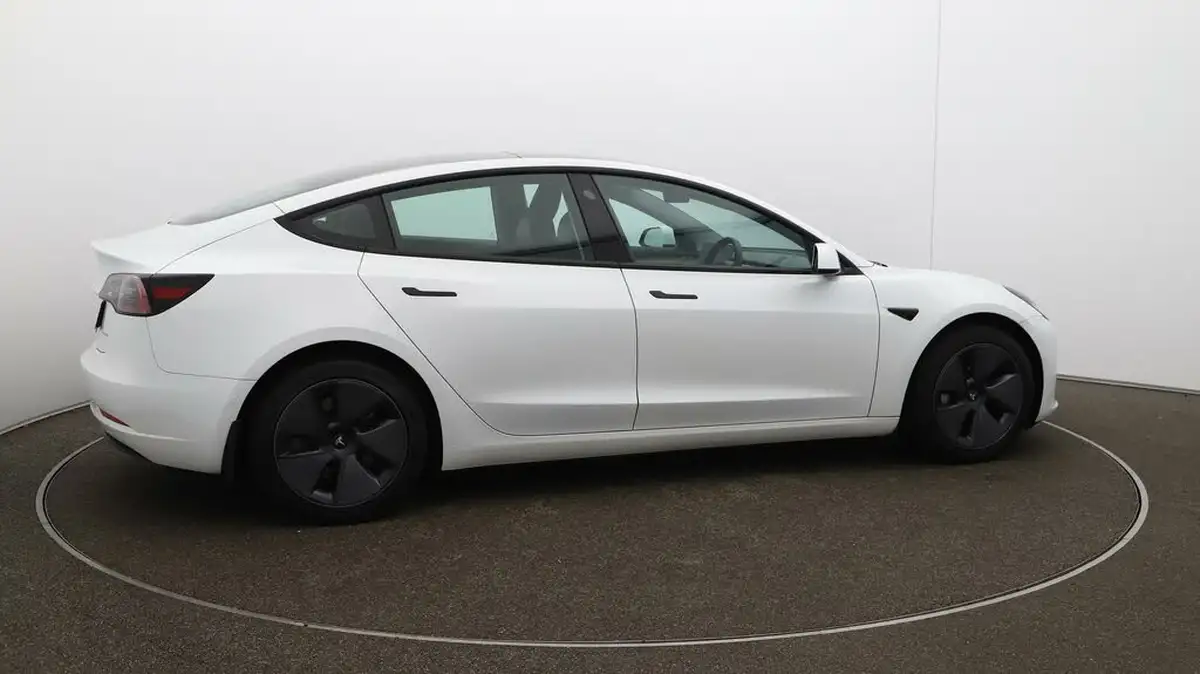 2022-tesla-model-3-e-long-range-big-44