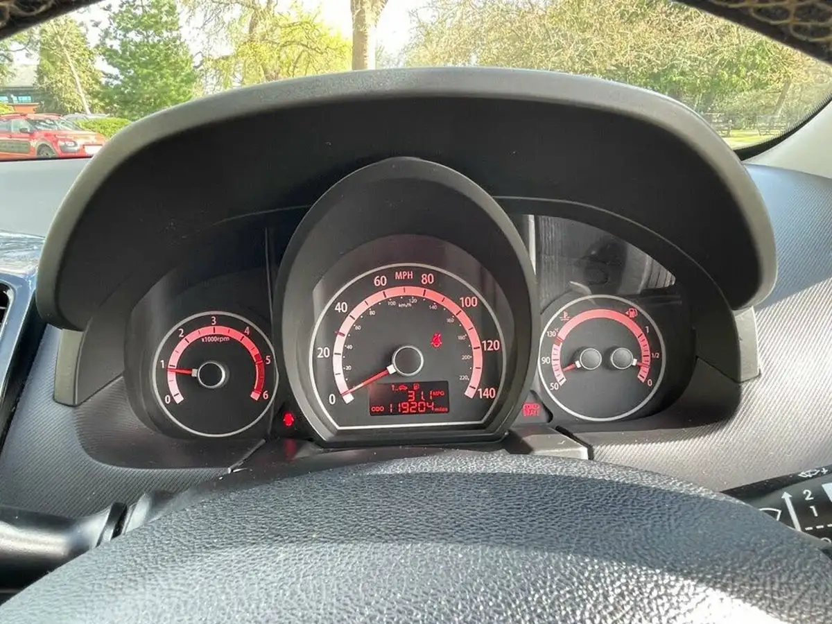 2012-kia-ceed-16td-3-estate-big-24