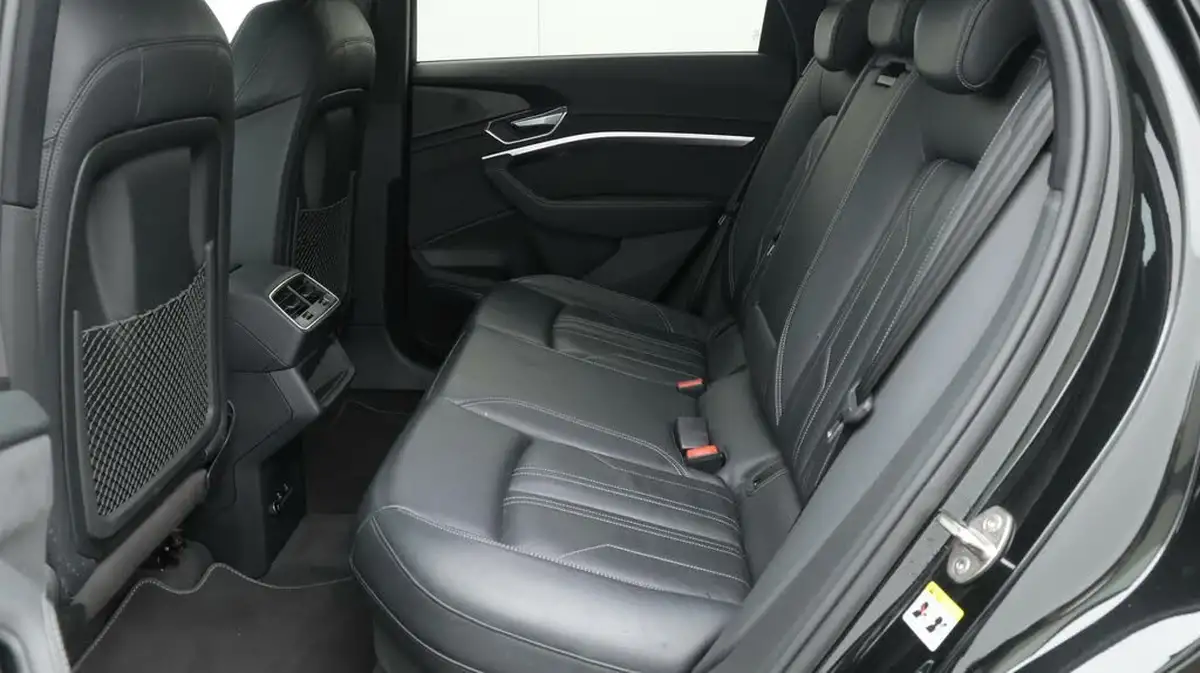 2022-audi-e-tron-55e-black-edition-sportback-big-16