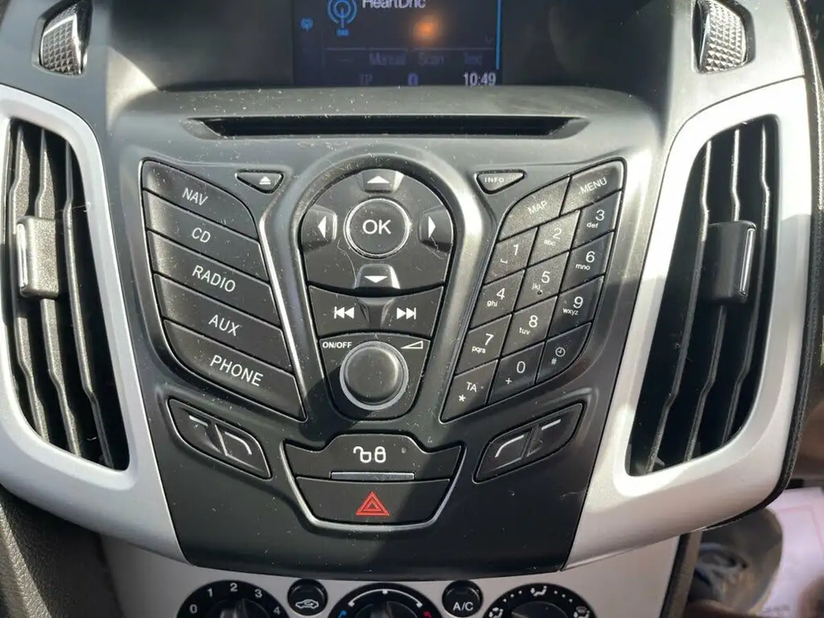2012-ford-focus-16-zetec-ti-vct-125ps-hatchback-big-20