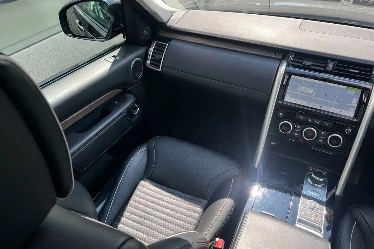 2019-land-rover-discovery-30-sd6-hse-luxury-big-24