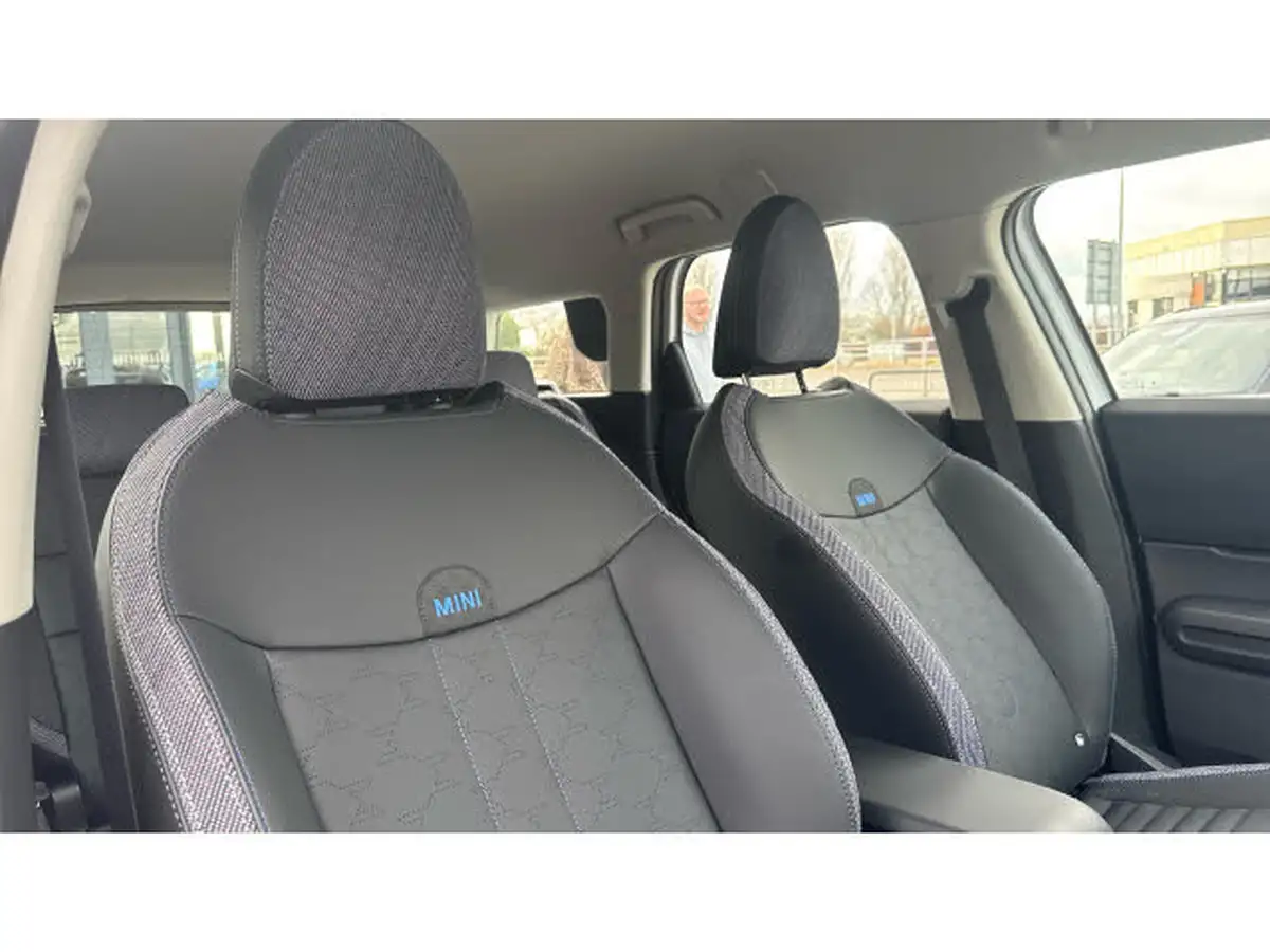 2024-mini-countryman-e-cooper-e-classic-big-24
