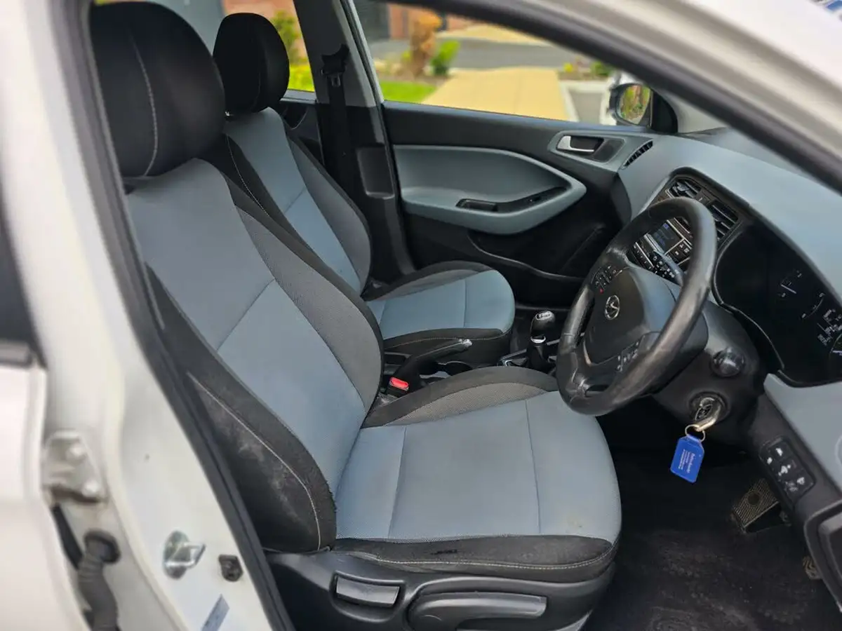 2016-hyundai-i20-12-se-hatchback-5d-big-23