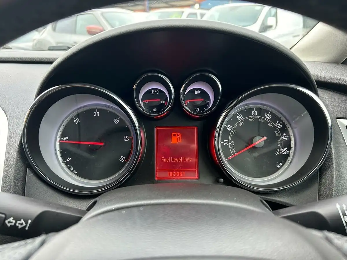 2011-vauxhall-astra-16-sri-vvt-16v-115ps-hatchback-5d-auto-big-23