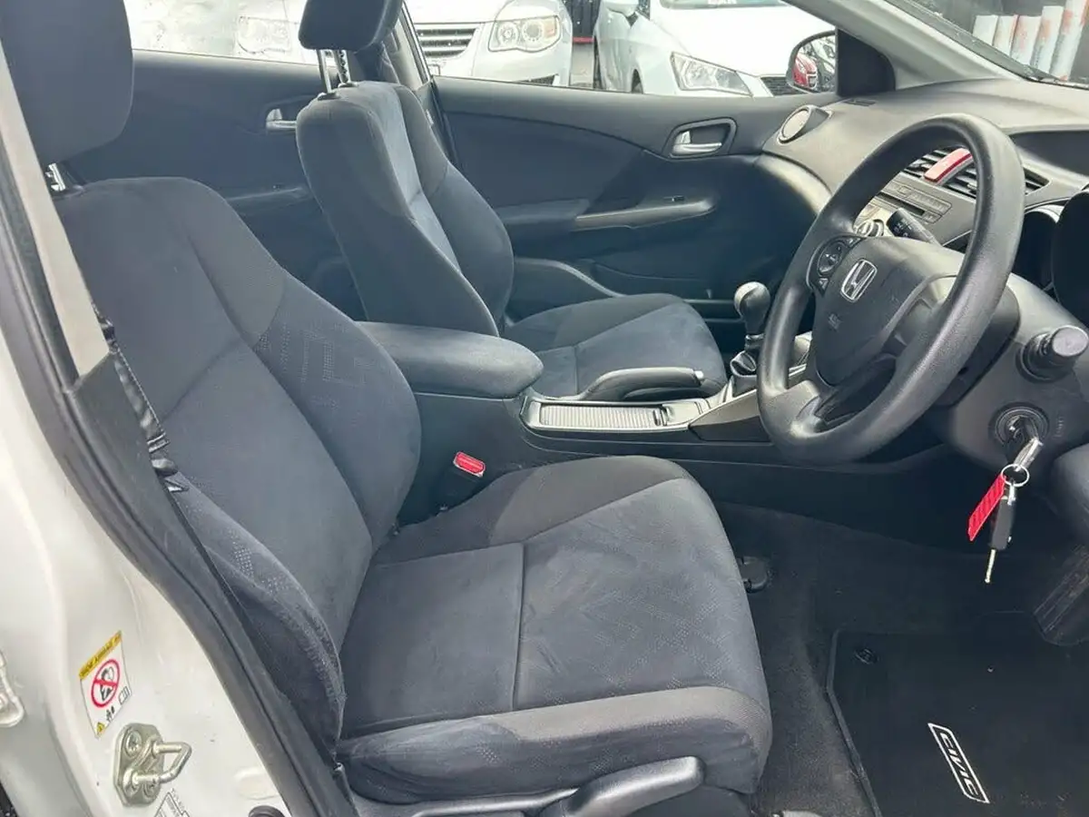 2012-honda-civic-18-se-big-14