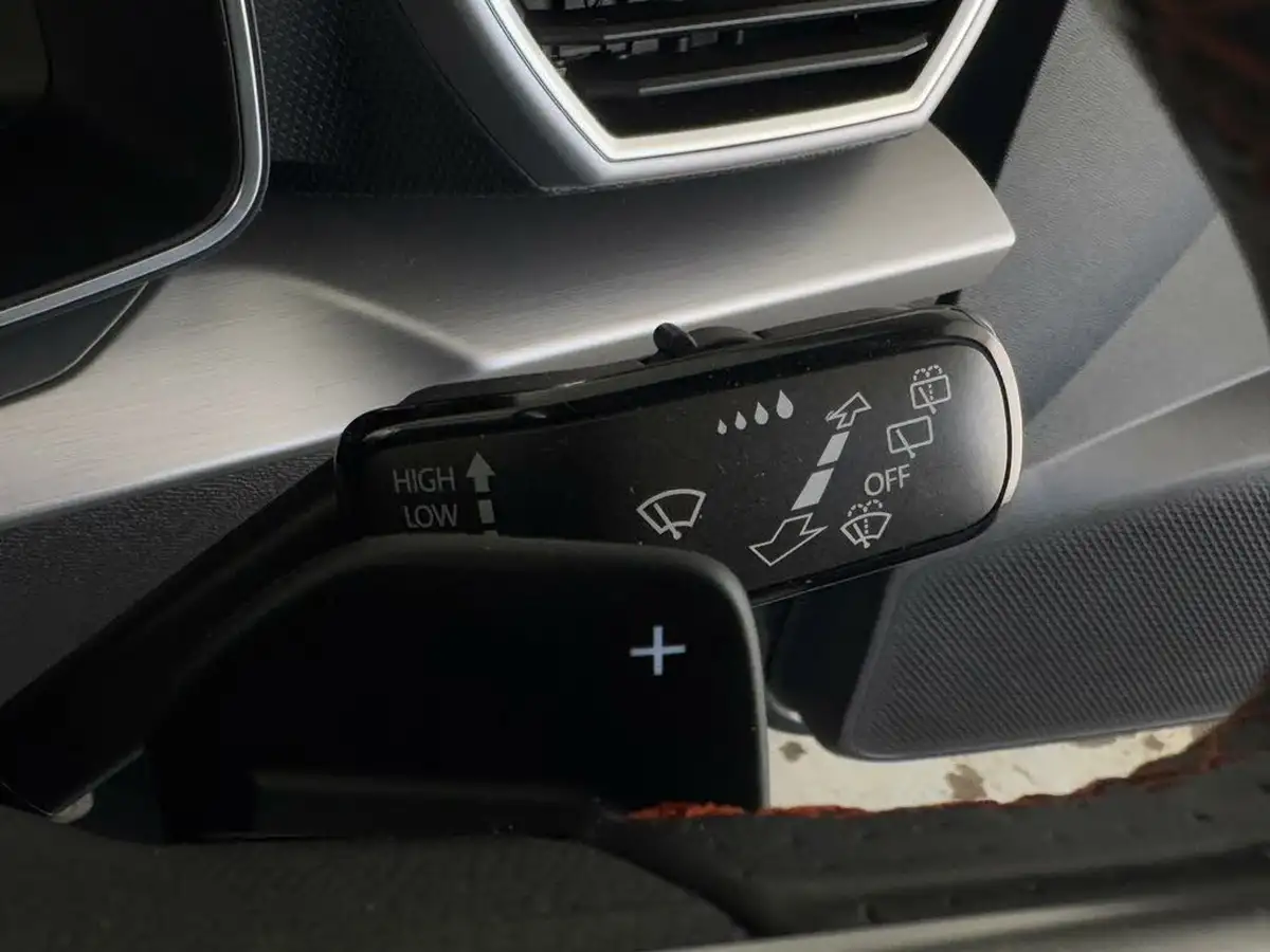 2021-seat-leon-14-e-hybrid-fr-hatchback-big-15