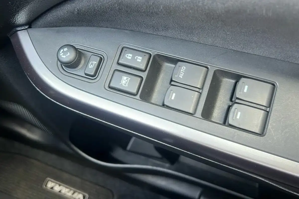 2022-suzuki-vitara-15-sz5-big-14