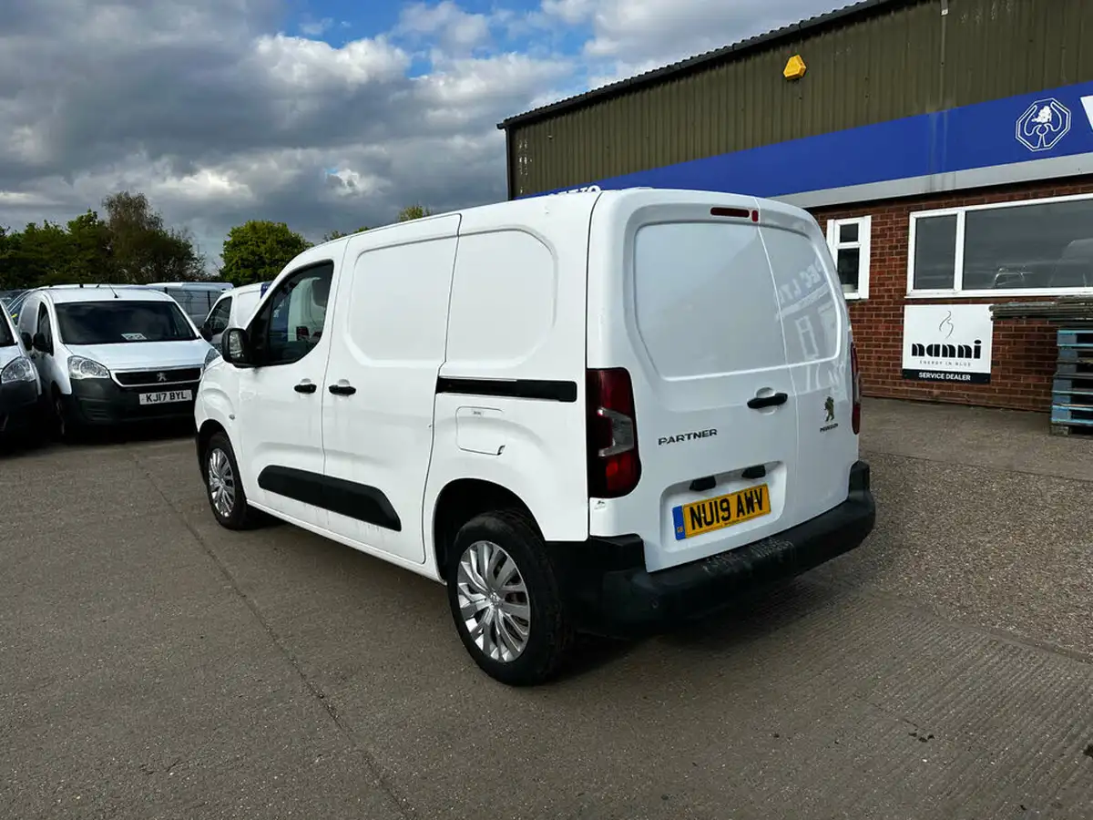 2019-peugeot-partner-16bluehdi-1000-professional-big-5