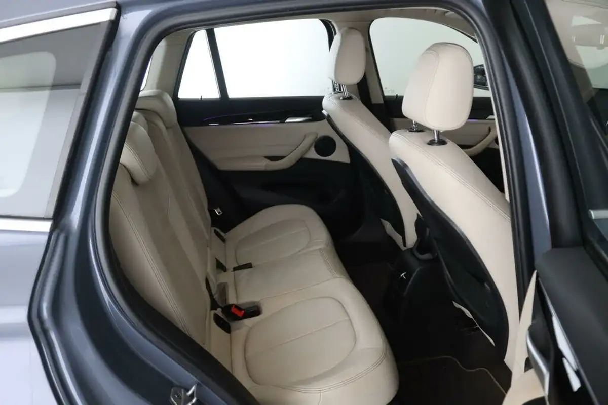 2019-bmw-x1-15-sdrive18i-xline-big-12