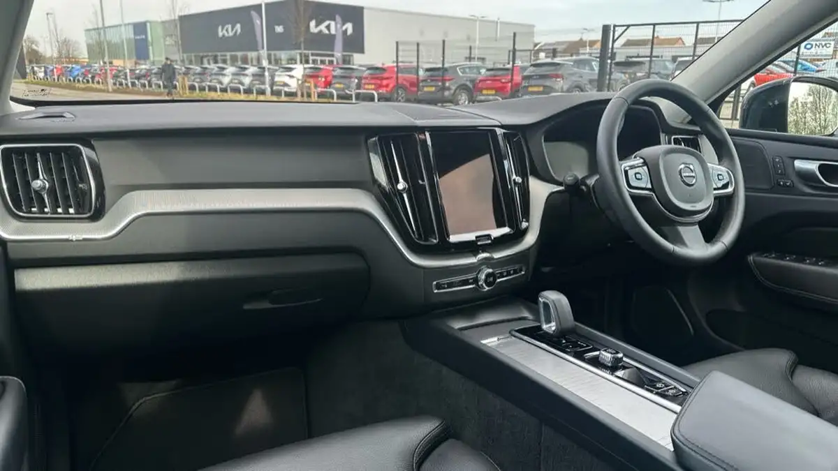 2023-volvo-xc60-20td-b4-plus-big-3
