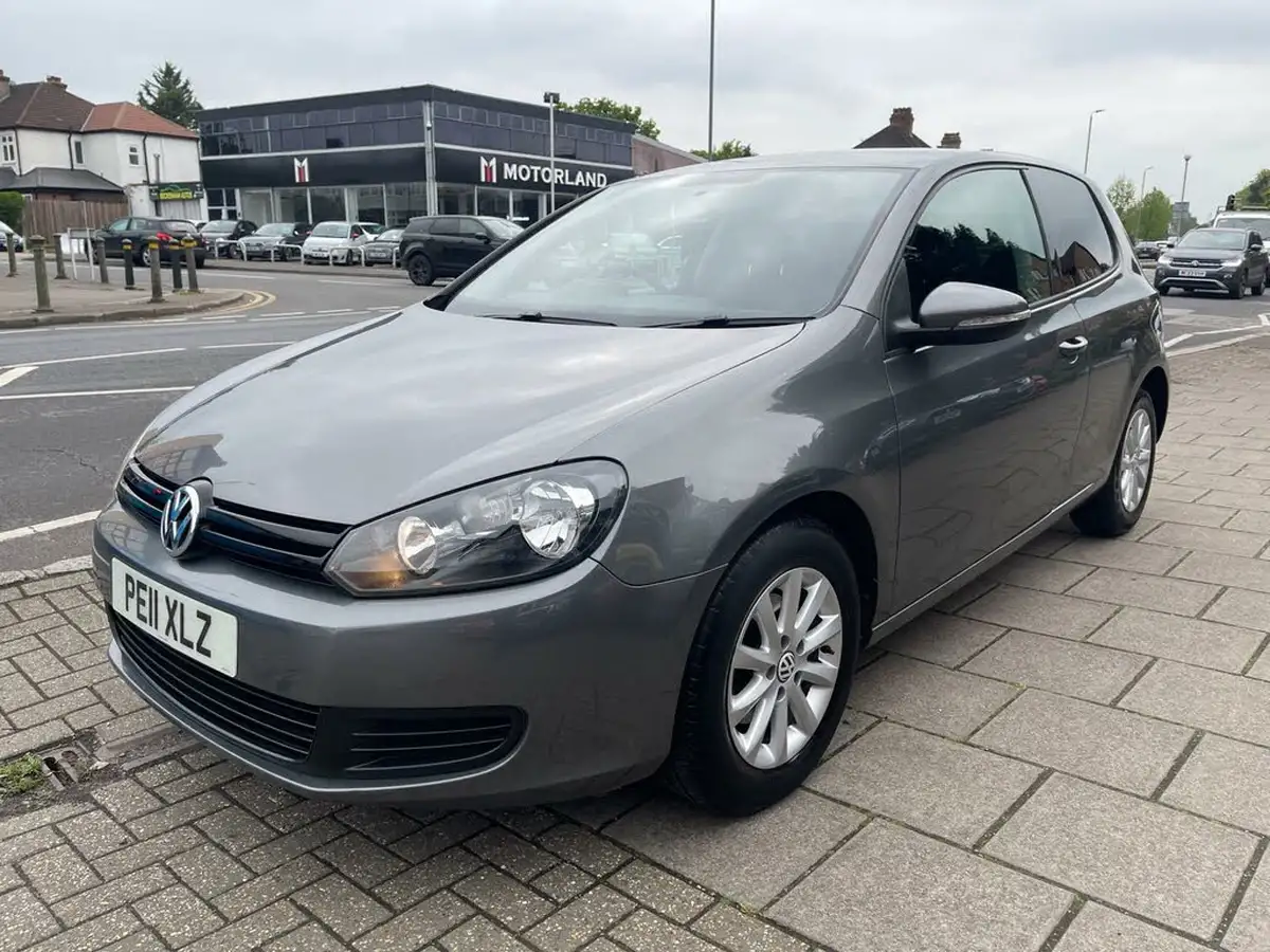 2011-volkswagen-golf-12-tsi-s-3d-big-3