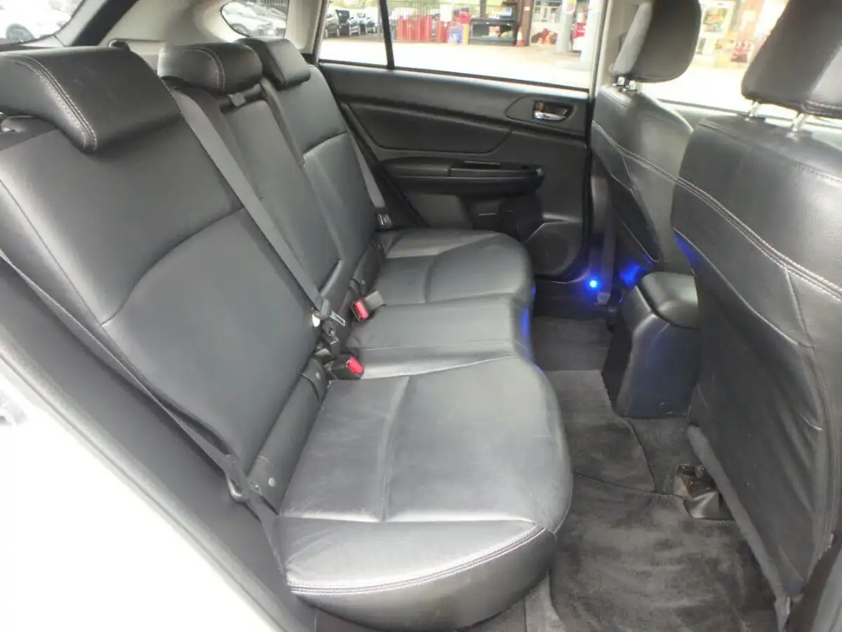 2012-subaru-xv-big-10