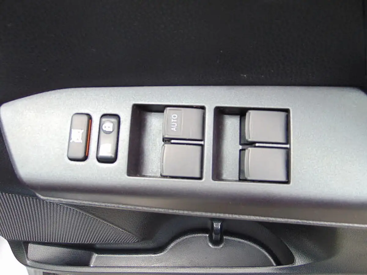 2018-toyota-rav4-25-vvt-i-design-194bhp-2494cc-big-19