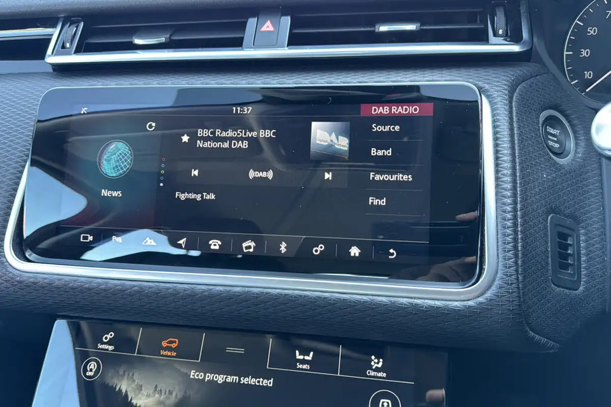 2018-land-rover-range-rover-velar-30-d300-s-ss-big-19