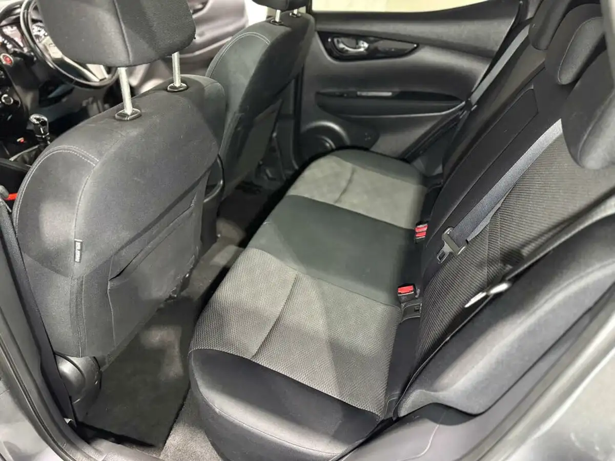 2015-nissan-qashqai-15dci-acenta-premium-big-14