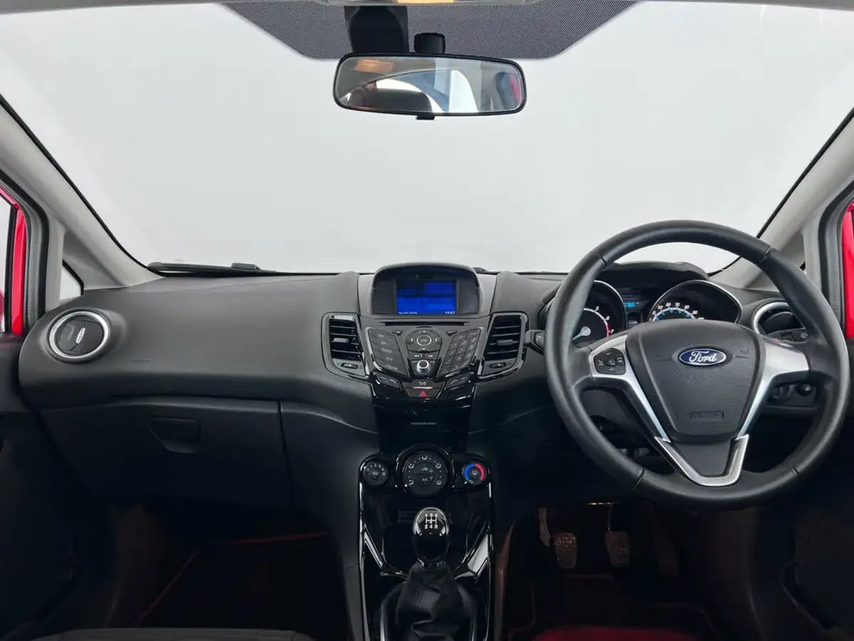 2016-ford-fiesta-125-zetec-5d-big-16