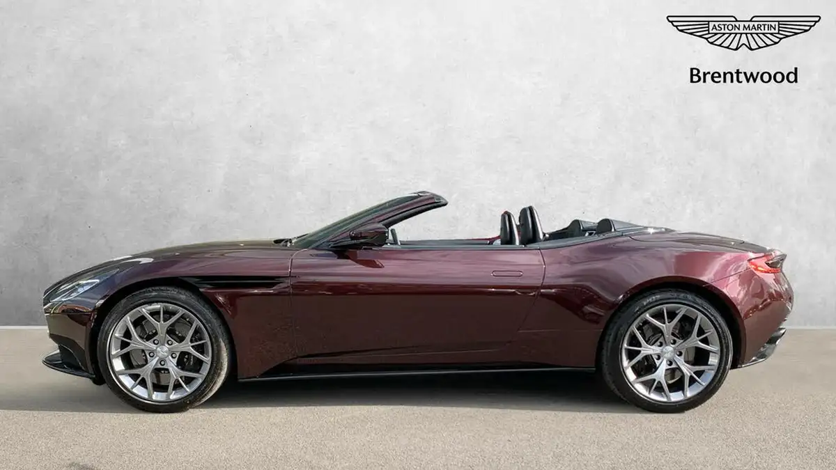 2019-aston-martin-db11-40-v8-big-11