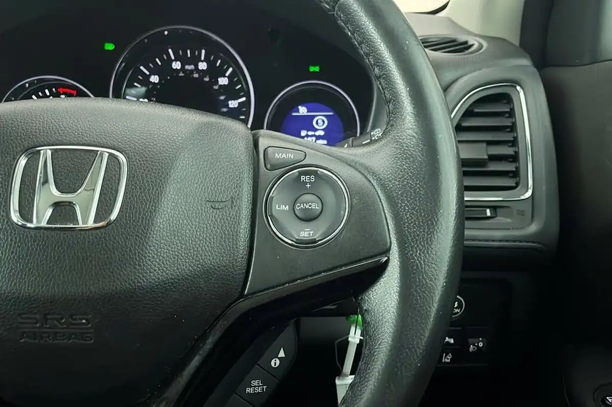 2017-honda-hr-v-15-i-vtec-se-navi-big-15