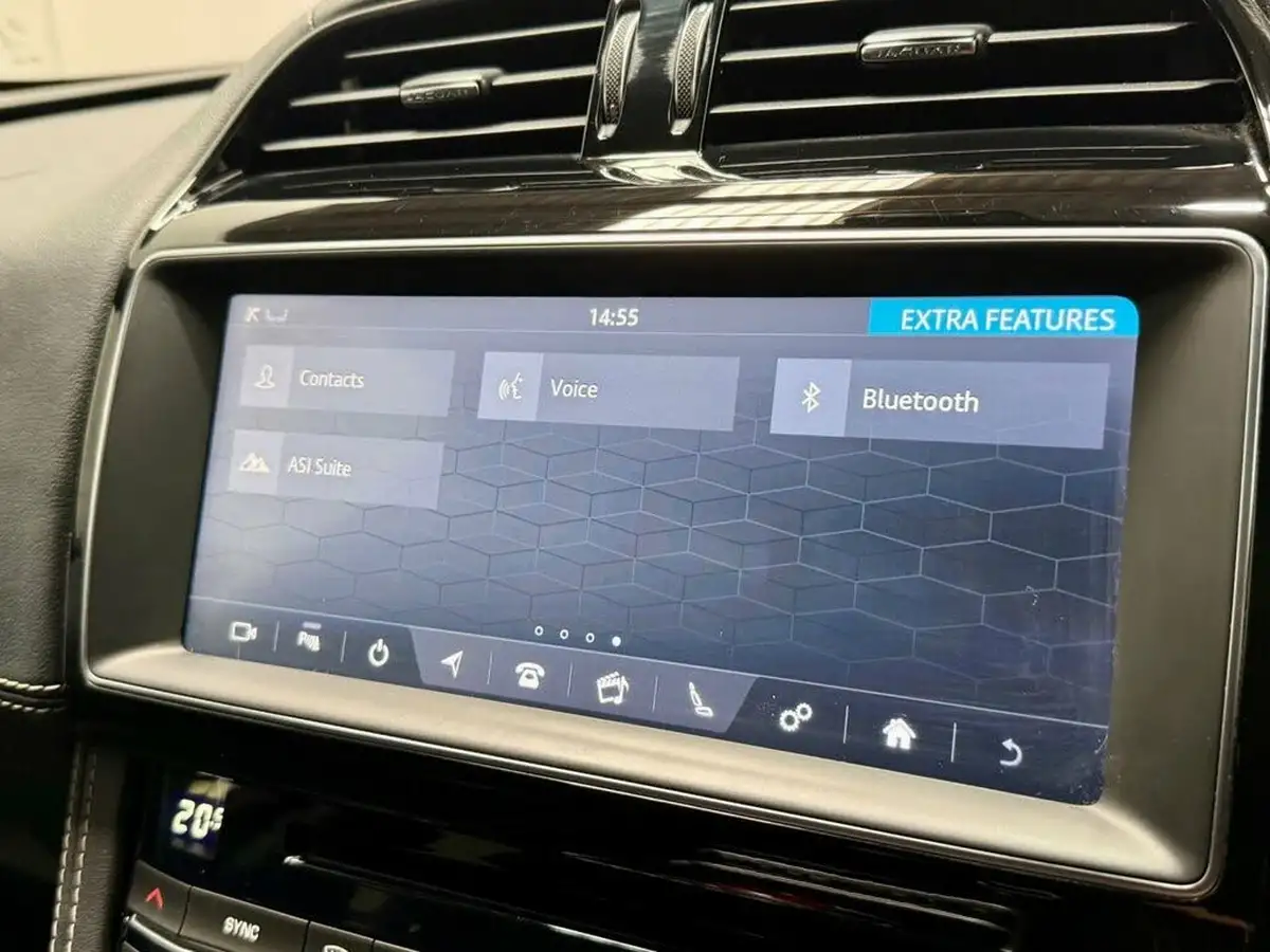 2019-jaguar-f-pace-20-i4d-chequered-flag-180ps-big-28