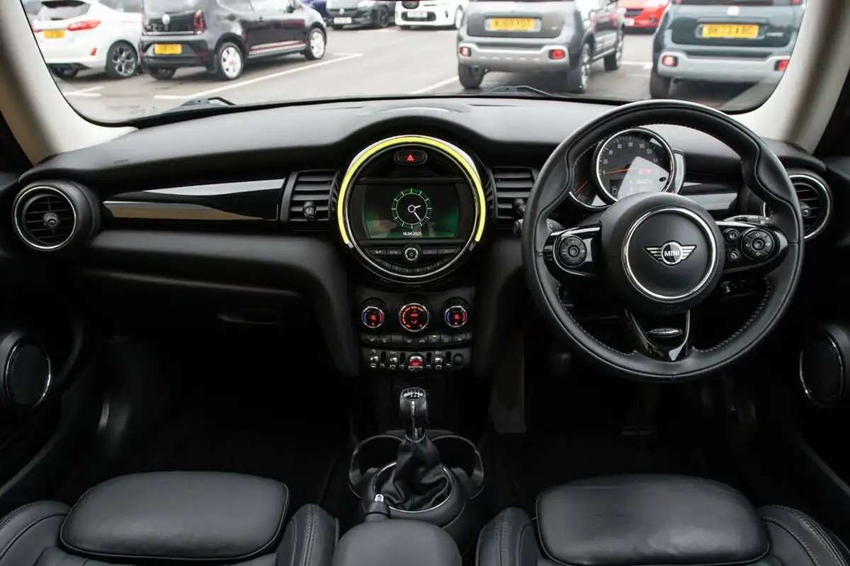 2019-mini-cooper-20-cooper-s-exclusive-189bhp-nav-hatchback-3d-big-3