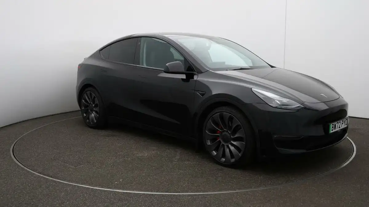2023-tesla-model-y-e-performance-big-36