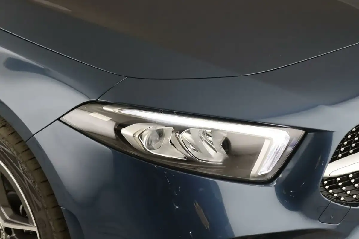 2021-mercedes-benz-a-class-13-a250e-amg-line-hatchback-5d-big-8