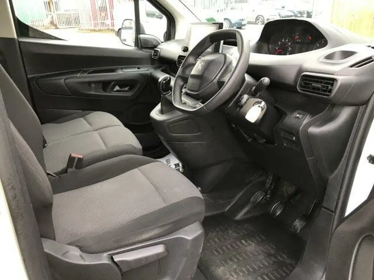 2019-peugeot-partner-16bluehdi-1000-professional-big-15