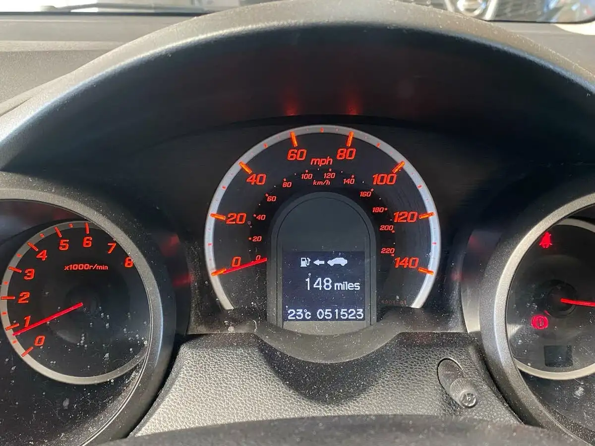 2012-honda-jazz-14-es-cvt-big-26