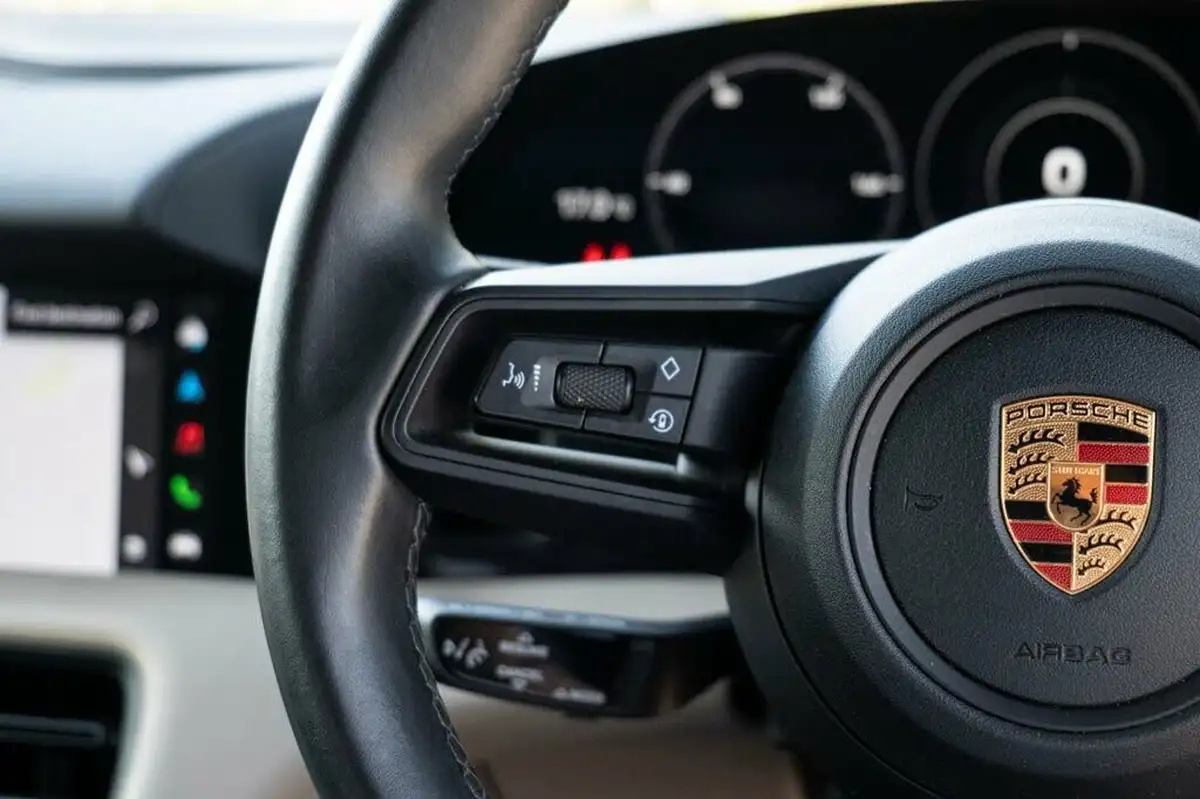 2021-porsche-taycan-e-4s-571ps-performance-battery-plus-big-12