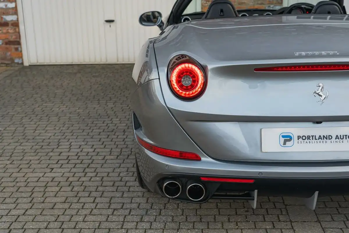 2016-ferrari-california-39-t-big-18