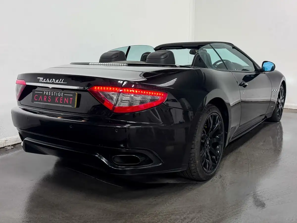 2015-maserati-grancabrio-47-sport-big-7