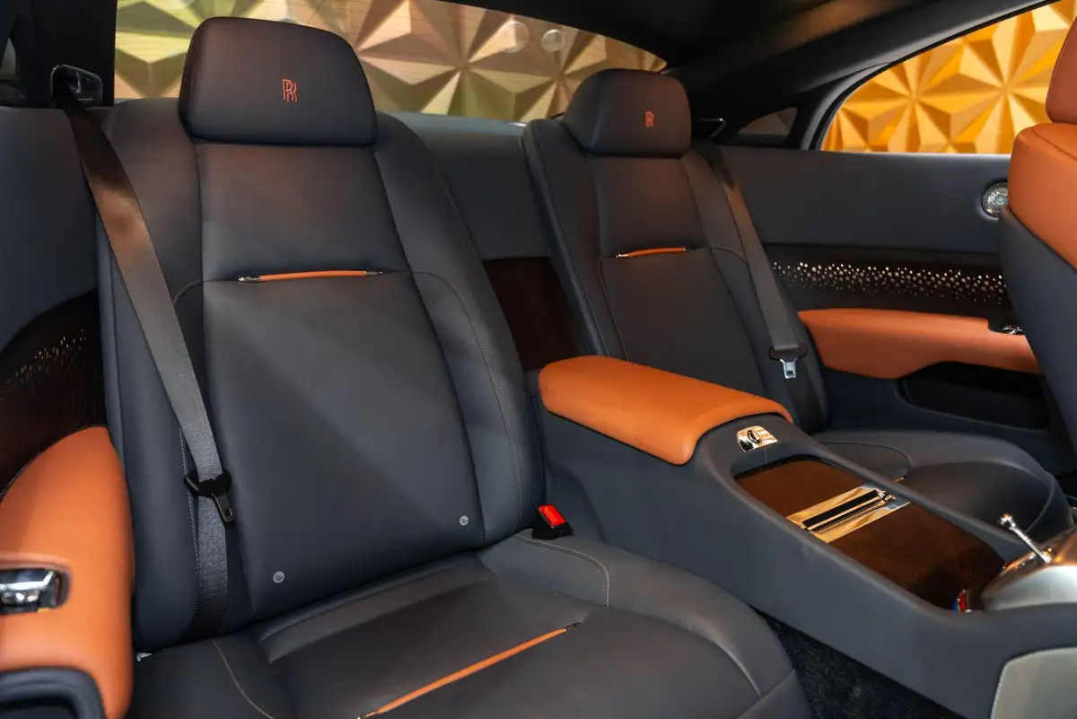 2019-rolls-royce-wraith-66-591bhp-big-36