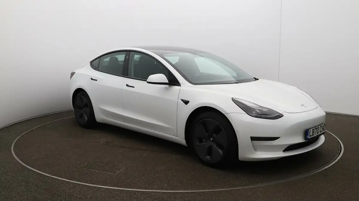 2020-tesla-model-3-e-long-range-big-1